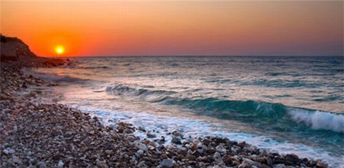 装修大桌子长方形好看吗（客厅放大长桌）